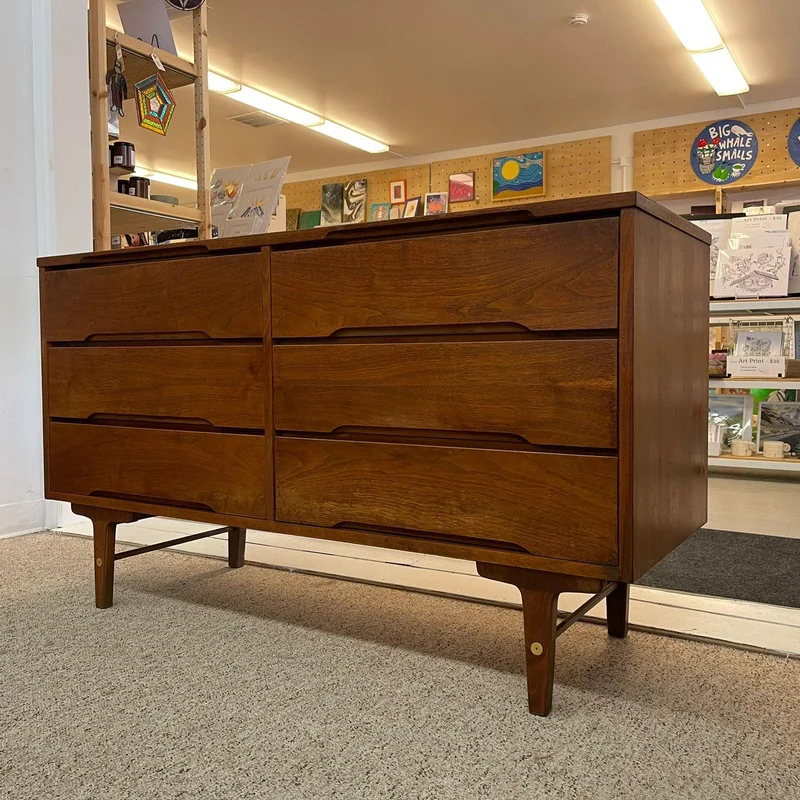 Vintage Mid Century Modern 6 Drawer Dresser by Stanley.