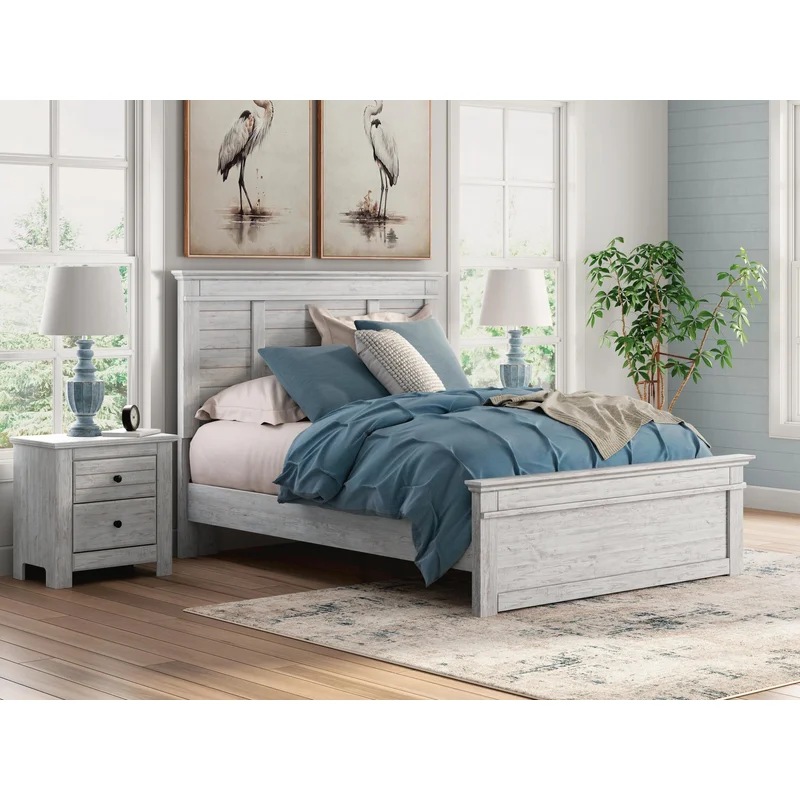 Makidern Queen Panel Bed