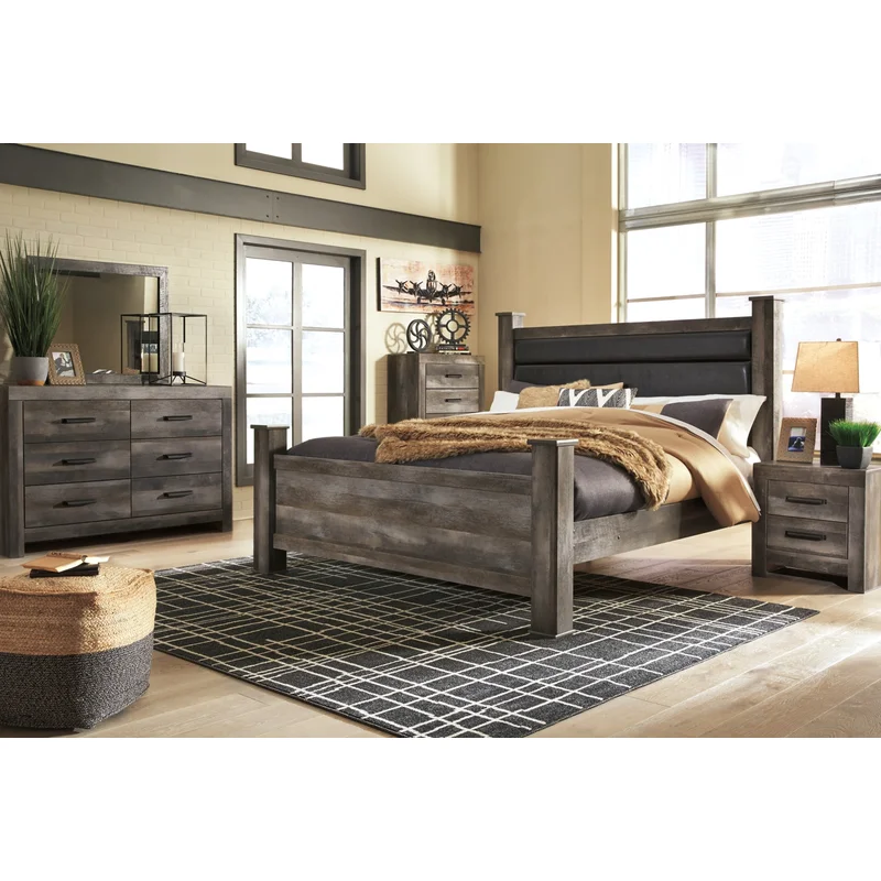 Wynnlow King Poster Bed with Mirrored Dresser Chest and Nightstand